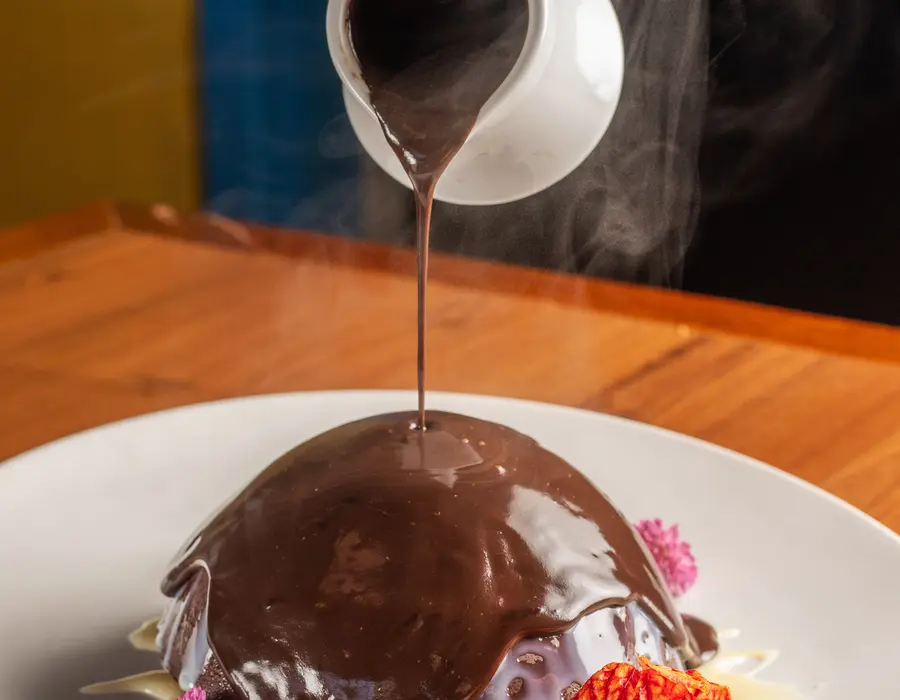 Sobremesa de chocolate para aniversário no ' ~ marca ~ '